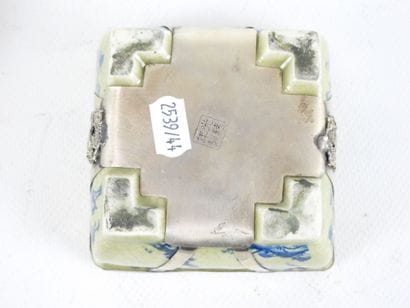 CHINE : Boite de forme carrée en porcelaine...