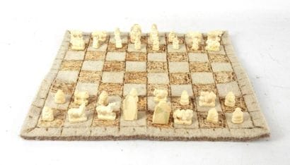 MONGOLIE : JEUX D'ECHECS. Plateau en laine...