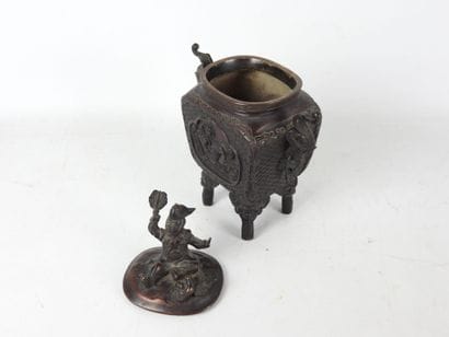 CHINE : brule parfum en bronze à patine brune...