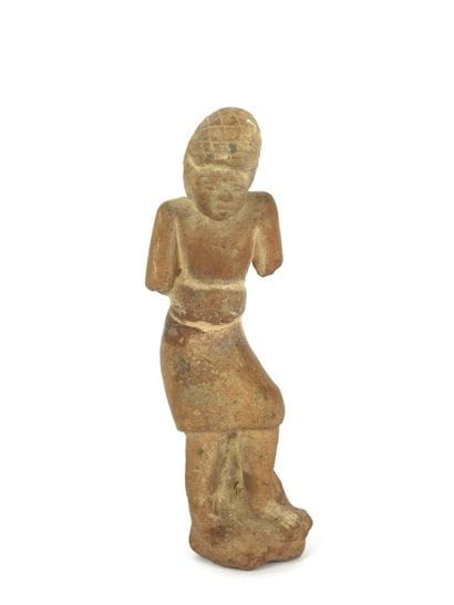 Standing man. Clay sculpture. H. 17 cm. Accident...