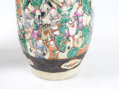 NANKIN : Paire de vases de forme balustre...