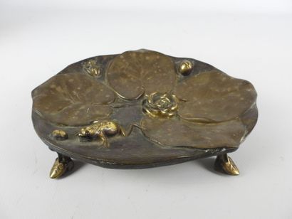 JAPAN: Bronze bowl with frog and water lily...