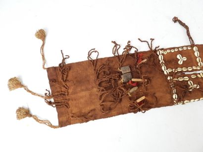 AFRIQUE : Ceinture en tissu marron brodée...