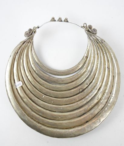 NECKLACE, nine rows, in metal presumed to...