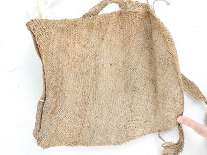 ASMAT, Irian Jaya, Indonésie.
Sac de chasseur...