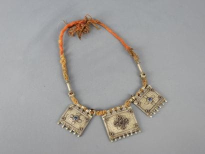 INDIA: Necklace. D. 18 cm.