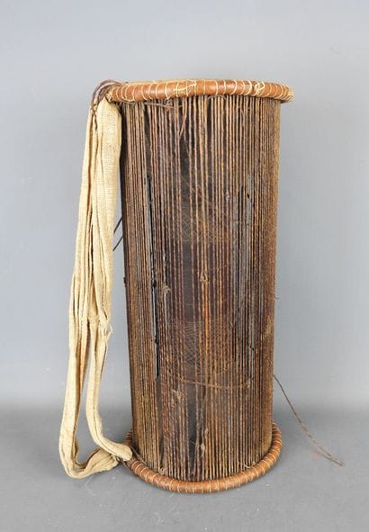 YOROUBA ou HAOUSSA, Nigéria.
Bois, peau,...