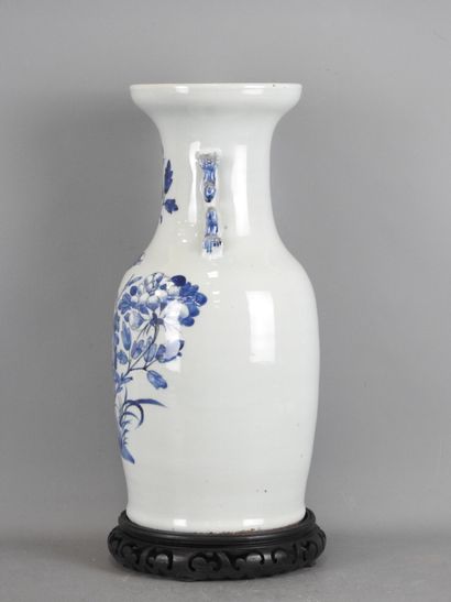 CHINA: White-blue porcelain vase decorated...