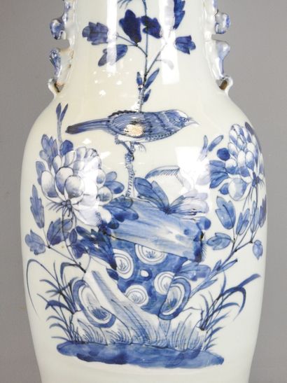 CHINA: White-blue porcelain vase decorated...