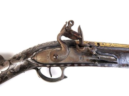 ARMES à FEU. Escopette à monture en noyer...