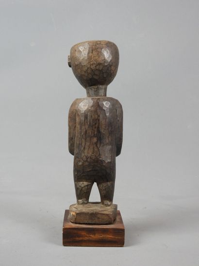 Statuette aux lignes stylisées, TANZANIE.
H....