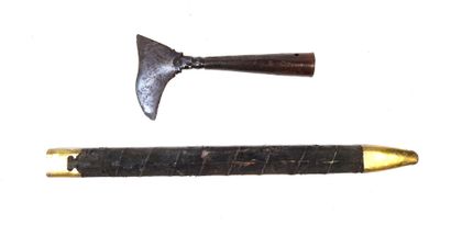 DIVERS. Fourreau de sabre asiatique en bois...