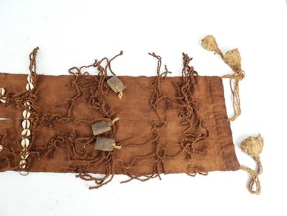 AFRIQUE : Ceinture en tissu marron brodée...