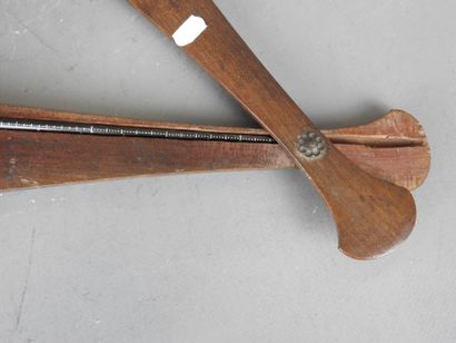 CHINA. Opium scale. L. 38 cm.