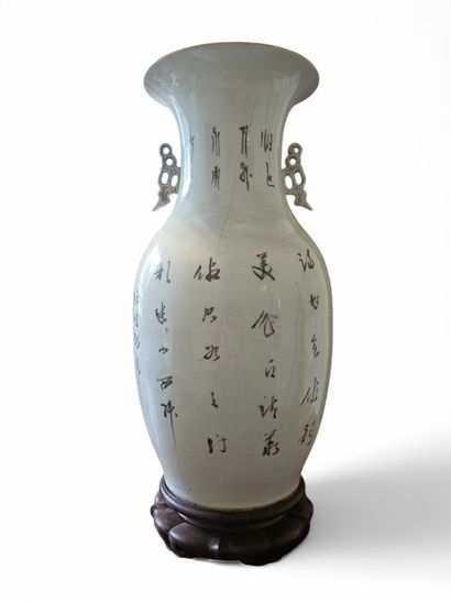 CHINA, XXE.
Polychrome porcelain baluster...