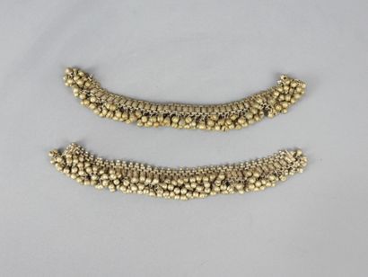 INDIA: Two bracelets. D. approx. 7 cm.