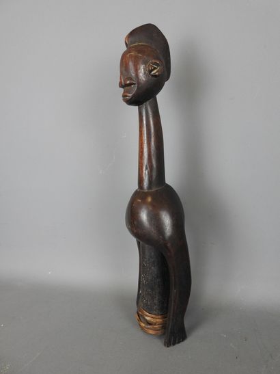 MUYE, NIGERIA. Upper part of a statue. H....
