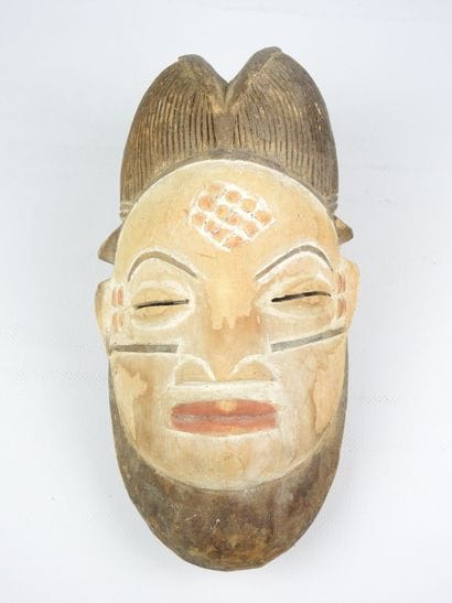 PUNU TSANGUI, Gabon.
Bois, kaolin, padouk.
Masque...