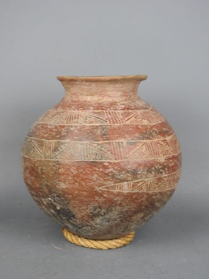 ECUADOR (?): Terracotta short-necked ball...