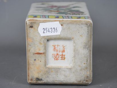 CHINA: Porcelain quadrangular vase with polychrome...