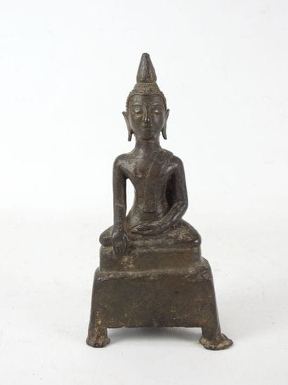 Bouddha en bronze. XIXème siècle. H. 23,5...