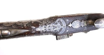 ARMES à FEU. Escopette à monture en noyer...