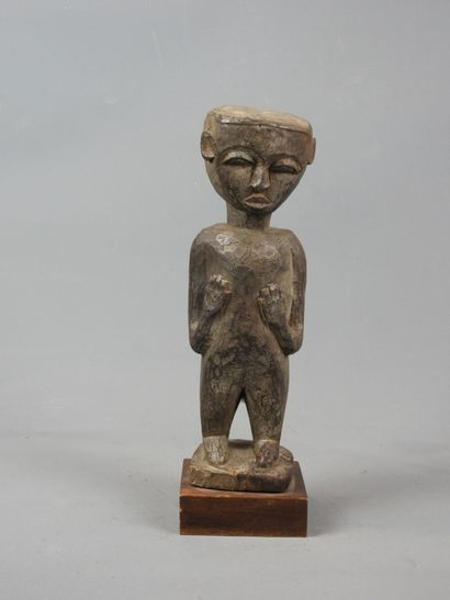 Statuette aux lignes stylisées, TANZANIE.
H....