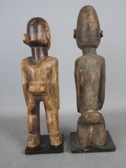 LOBI, Burkina Faso.
Deux anciennes statues...