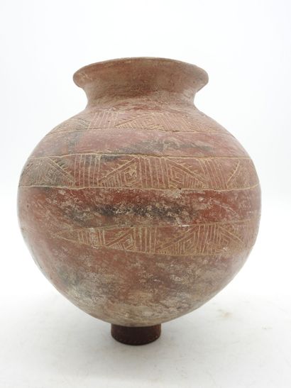 ECUADOR (?): Terracotta short-necked ball...
