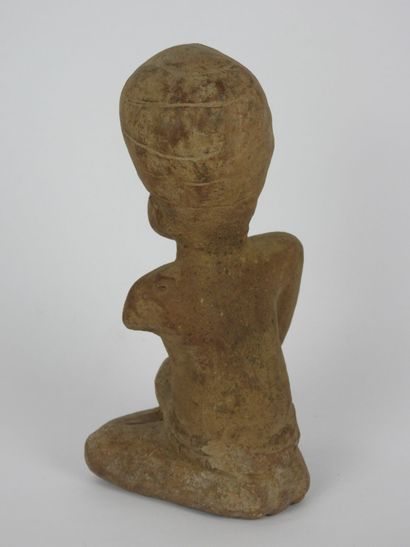Man with turban. Clay sculpture. H. 18 cm....