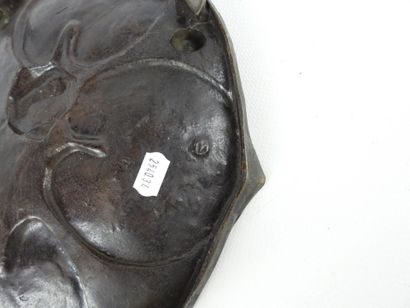 JAPAN: Bronze bowl with frog and water lily...