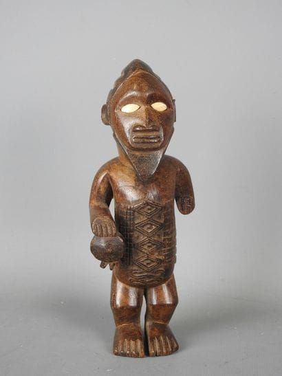 BEMBE, DRC
Wood, brown patina
Statue representing...