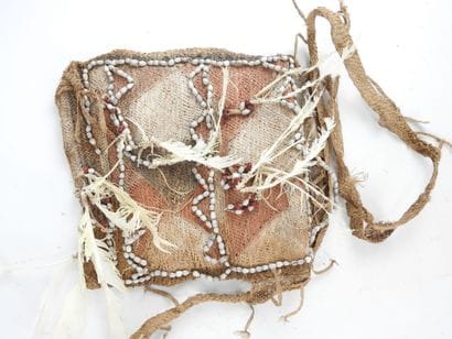 ASMAT, Irian Jaya, Indonésie.
Sac de chasseur...