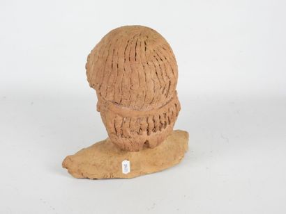 Terracotta bust. H. 25 cm.