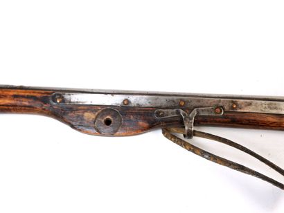 ARMES à FEU. Fusil tibétain à mèche, monture...