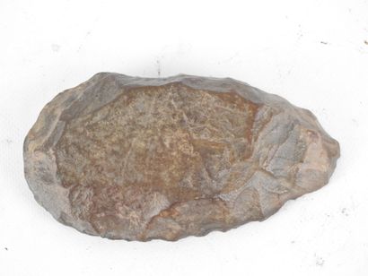 Biface en silex, Sahara
Dim: 17,5x9 cm.