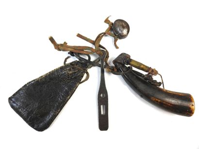 ARMES à FEU. Fusil tibétain à mèche, monture...