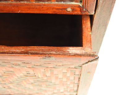 CHINE : Panier à piquenique en bois laqué...