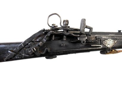 ARMES à FEU. Fusil tibétain à mèche, monture...
