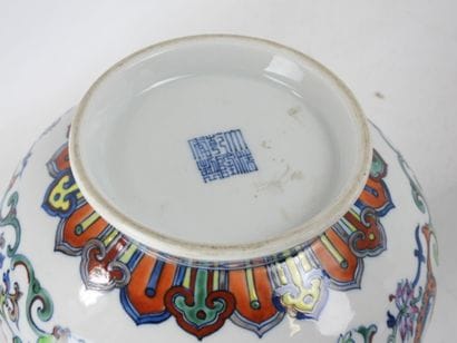 CHINE : Vase de forme balustre en porcelaine...