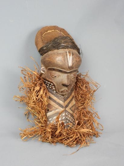 PENDE, Democratic Republic of Congo.

Wood,...