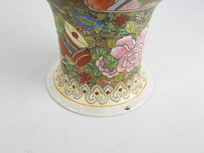 CANTON, China: Pair of porcelain vases with...