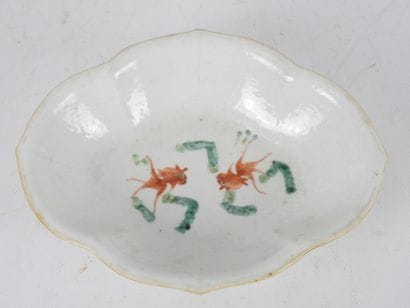 CHINE : Coupe de forme navette sur piédouche...