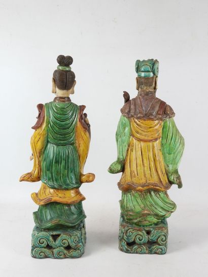 CHINE : Couple de hauts dignitaires en céramique...