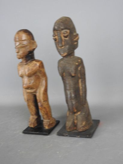 LOBI, Burkina Faso.
Deux anciennes statues...