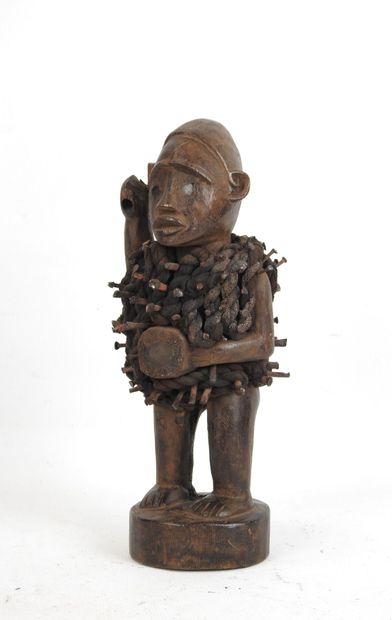 CONGO. Statue fétiche à clous type Nkisi...