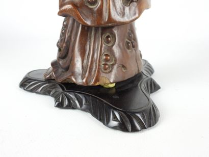 JAPON : Dignitaire. Sculpture en bois. H....