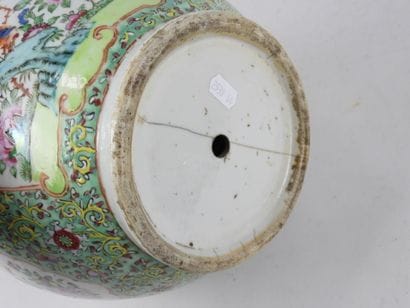 CHINE - Canton : Vase double gourde en porcelaine...