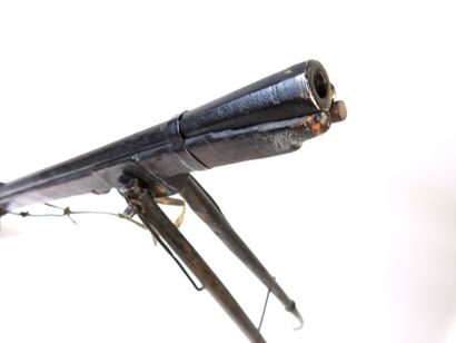 ARMES à FEU. Fusil tibétain à mèche, monture...
