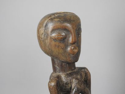 HOLO, République Démocratique du Congo.
Bois...